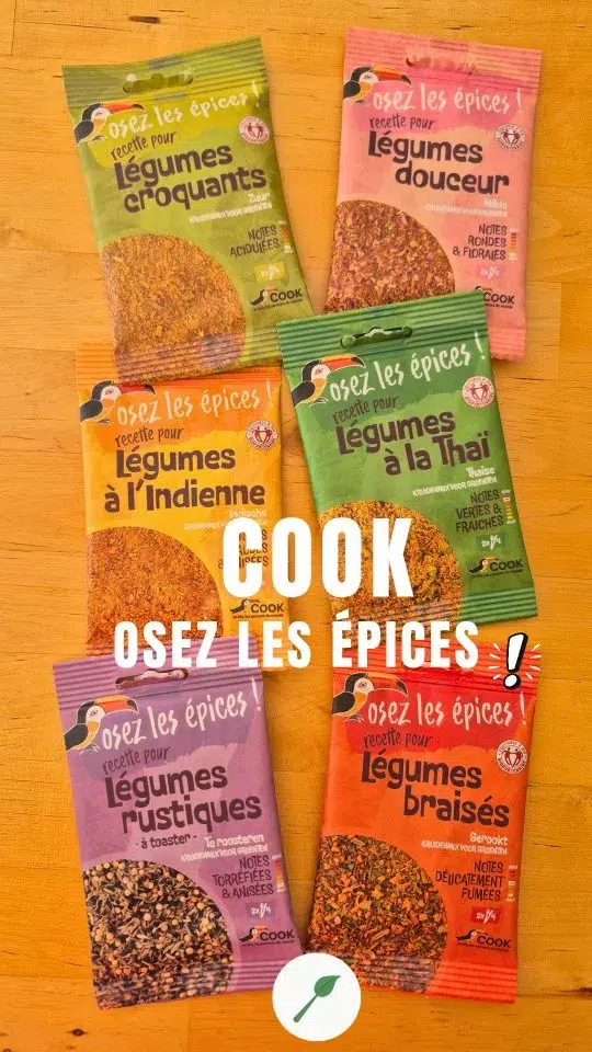 🌶️ On ose les épices avec Cook 🙂

Aujourd'hui je vous fais découvrir la gamme "Osez les épices !" de @epicescook : des mélanges bio et équitables pour ajouter une touche de pep's et sublimer vos plats de légumes. 🥦🥕

Pourquoi je valide ce concept ?
👉 Pratique, ludique 👍
👉 Délicieux 😋
👉 Facilité d'utilisation 👌
👉 Pour plats simples comme plus élaborés 🌱

6 déclinaisons: en sachets de 18g à retrouver dans le rayon fruits et légumes de votre magasin bio (s'ils n'y sont pas encore, n'hésitez pas à demander leur référencement !).

📝 Composition des mélanges "Osez les épices !" @epicescook :
🟠 Légumes à l'Indienne : curcuma, oignon, cumin, cannelle, graines de coriandre, orange, pavot, badiane, poivre noir
🟢 Légumes à la Thaï : graines de coriandre, gingembre, citronnelle, curcuma, feuilles de coriandre, galanga, cardamome, piment
🟤 Légumes croquants : sumac, graines de coriandre, échalote, curcuma, galanga, gingembre, romarin
🌸 Légumes douceur : cannelle, graines de coriandre, cumin, piment doux, rose, menthe douce, cardamome, poivre noir, clous de girofle
🔴 Légumes braisés : oignon, ail, laurier, paprika fumé, fenouil, origan, thym, piment
🟣 Légumes rustiques : nigelle, anis vert, carvi, graines de coriandre, cumin

👉 Et vous, quelle est votre recette favorite avec des épices ? Et surtout, quelles sont vos épices préférées ? Dites-moi tout en commentaire, je suis vraiment curieuse de vous lire. 🙂

#osezlesepices #epicesbio #vegansansgluten Partage spontané - Produits offerts

[Découvrez la gamme "Osez les épices !" de la marque Cook : des mélanges d'épices bio et équitables pour sublimer vos poêlées de légumes veganes et sans gluten: légumes à l'indiennes, thaï, braisés, rustiques, douceur et rustiques, épices bio, recette légumes sautés, cuisine du monde, alimentation saine].