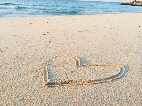 cœur sur la plage compassion et amour encéphalomyélite myalgique