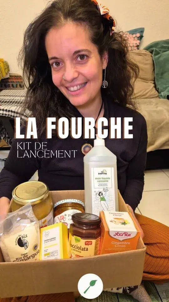 [Super offre éphémère @lafourchebio] 🤩

Un petit kit de lancement… pour de grands changements par @lafourchebio 🌿
Envie de mieux consommer en 2026, sans te compliquer la vie ?
La Fourche a pensé à tout avec son kit de lancement spécial nouveaux adhérents 🚀
🎁 L’offre du moment (du 21 janvier au 3 février)
✔️ 20 € de réduction sur l’adhésion annuelle
✔️ 1 kit de produits offert pour bien démarrer (valeur env. 23 €)
✔️ Des produits bio, du quotidien, à prix engagés
👉 Mon code promo à utiliser : CUISINENATURELLE

🛒 Comment profiter de l’offre, pas à pas :
1️⃣ Crée ton compte sur La Fourche et entre le code CUISINENATURELLE lors de l’adhésion
2️⃣ Tu reçois un mail de bienvenue pour ajouter ton kit de lancement à ton panier
3️⃣ Complète ton panier selon tes besoins (vrac, épicerie bio, produits vegan, sans gluten, produits du quotidien…)
4️⃣ Valide ta commande, teste La Fourche pendant 30 jours, et adopte si ça te plaît 💚

C’est simple, malin, et parfait pour économiser, gagner du temps et consommer plus consciemment.

Si vous avez des questions, n'hésitez pas à les poser en commentaire. ⤵️

Caroline 🌻 

[Offre La Fourche avec un kit de lancement offert et 20 € de réduction sur l’adhésion annuelle grâce au code promo CUISINENATURELLE. Une solution simple pour acheter des produits bio moins chers, mieux consommer et réduire son budget courses.]

* Collaboration commerciale 

#lafourche #biomoinscher #consommerresponsable #coursesbio
#veganbio
