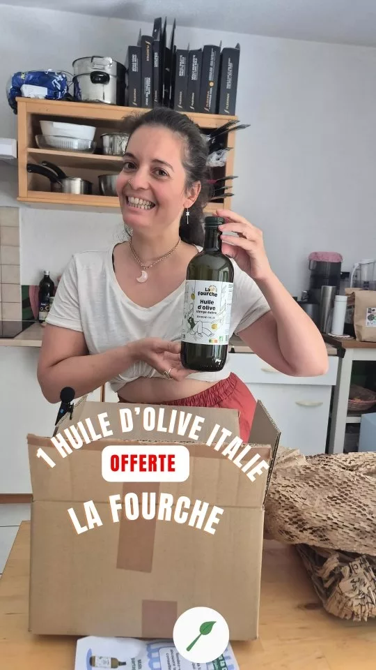 Bon plan La Fourche 🎊 du 17 juin au 1er juillet

35 € offerts, je vous explique tout ⬇️

Pour chaque nouveau/nouvelle adhérente/e qui ajoutera le code CUISINENATURELLE lors de son adhésion à @lafourchebio
▪️1 bouteille d'huile d'olive italienne (d'une valeur de 15 €) OFFERTE
▪️20 € offerts sur l’adhésion (39,90 € au lieu de 59,90 €)
▪️30 jours d’essai gratuit

Comment faire pour bénéficier de cette offre ❓
✅ Être nouveau/lle adhérente/te
✅ Ajoutez le code CUISINENATURELLE au moment de votre création d'adhésion pour bénéficier de 20 € de réduction
✅ Cliquez sur le mail reçu de la part de La Fourche pour ajouter votre huile d'olive italienne dans votre panier
✅ Complétez votre panier avec les produits de votre choix
✅ La réduction de 15,40 € s'appliquera lors du récapitulatif du panier au moment du paiement.

🪢 Votre lien pour adhérer à La Fourche: 
https://lafourche.fr/home

Inspirations recettes à base d'huile d'olive: 
https://lafourche.fr/collections/recettes-huile-olive

Mon guide La Fourche:
https://cuisinenaturelle.com/la-fourche-meilleur-magasin-bio-en-ligne/

Alors, profitez-en ! 

Si vous avez des questions, n'hésitez pas !

Caroline 🌻

[Offre Promo La Fourche code cuisinenaturelle avec 20€ de réduction + huile d'olive italienne d'une valeur de 15 € offerte soit 35 € offerts - opération flash du 17 juin au 1er juillet 2026]

* Collaboration commerciale