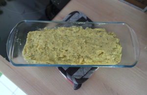 Pâte de panisse dans un moule en verre