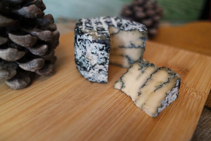 Roquefort vegan Simply Blu Nutty Artisan Food