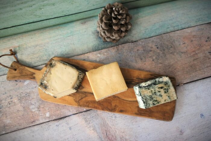 Casse noisette fromage vegan planche avec Reblobon, cheesy blue et le Normand