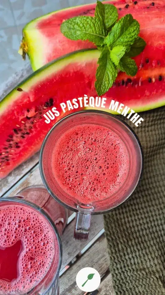 La recette la plus rafraîchissante de l'été 🍉🌿

C'est clairement mon jus pref' de l'été ! Et ce, depuis des années ! 

Tout le monde adooooore ! 🧊

Recette de ce jus (1,2L):
- 2 kilos de pastèque 
- 1 poignée de menthe fraîche 

Pense à enregistrer cette vidéo pour te souvenir de cette belle recette ! 😉

Extracteur de jus utilisé (mon pref' aussi) :

Le H80ST de @huromofficial.fr 

💡Si vous souhaitez vous équiper, n'oubliez mon code promo Hurom : CUISINENATURELLE10 pour bénéficier d'une réduction de 10% sur le site Hurom Europe. 

Et toi, quel est ton jus préféré de l'été ? Dis-moi tout en commentaire ⤵️

Bonne semaine à toutes et tous 

Caroline 🌻 

#huromfrance #jusdepasteque #pasteque #extracteurdejus #h80st 

[Recette de jus de pastèque menthe à l'extracteur de jus Hurom H80ST code promo CUISINENATURELLE10]
