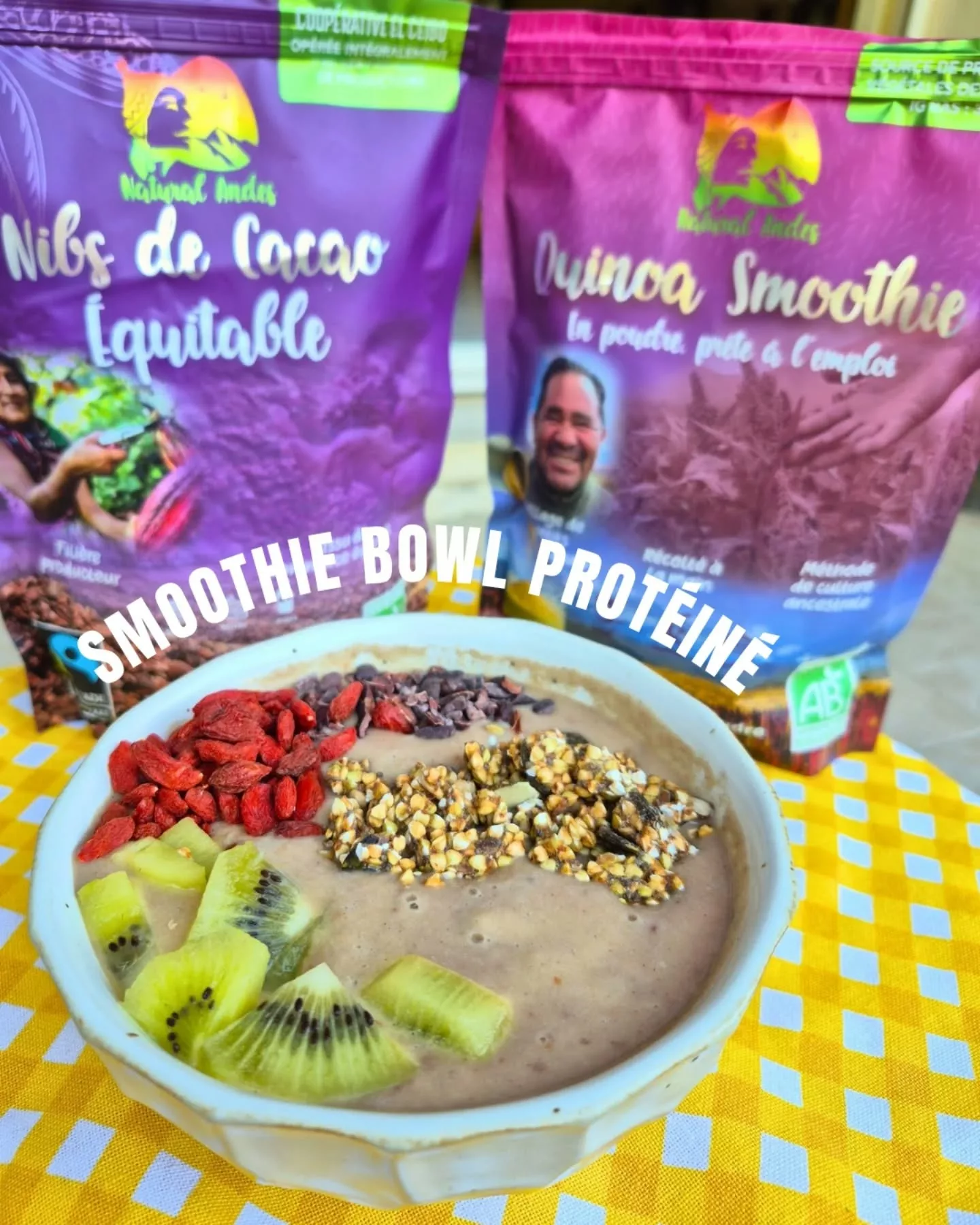 🍃 Recette Smoothie Bowl Protéiné 100% Vegan 🍌🥜
📍 Pensez à enregistrer ce post

Si vous "petit déjeunez" en matinée, optez pour les protéines ! Et il existe de nombreuses protéines issus de plantes 🌿 Les protéines le matin permettent d'éviter les fringales dans la journée et les pics d'hypoglycémie ! 💡

Voici quelques idées de protéines brutes à consommer: 

▪️Poudre proteinées végétale"quinoa smoothie" de @natural_andes à base de farine de quinoa blanc pré-cuite (9.5% de protéines au 100g)
▪️Graines de chia agro-écologiques de @natural_andes (19,5g de protéines au 100g)
▪️Purée de cacahuètes 100% @jeanherve_jeanherve (28g de protéines au 100g)
▪️Purée de noisette 100% @jeanherve_jeanherve (16,4g de protéines au 100g)
▪️Purée de noix 100% @jeanherve_jeanherve
(15,7g de protéines au 100g)
▪️Fruits secs oléagineux : noix de Grenoble, noix du Brésil, amandes, noisettes, etc...
▪️Müesli avec un mélange de graines oléagineuses (courge, tournesol, lin, chanvre...) et de fruits secs oléagineux (amandes, noix de cajou, du Brésil, de macadamia, de pécan, noisettes...)
▪️Skyr végétal de @morice_desserts (sans soja)

Et bien sûr les petits déj' "salés" comme :
▪️L'avocado toast" sur du pain aux graines sans farine par exemple + tartare d'algues 😉
▪️Tofu brouillé 

Bref, il y a plein d'alternatives végétales protéinées pour le petit déj, qu'elles soient "sucrées" ou "salées".

🍏 Recette de ce smoothie bowl pour 1 personne:

Ingrédients:
▪️1,5 banane 🍌 
▪️1 petite pomme
▪️1 cuillère à soupe de purée de cacahuète
▪️1 cuillère à soupe de "quinoa smoothie" de @natural_andes
▪️Un peu d'eau filtrée 
▪️Un peu de cannelle

Garniture:
▪️Baies de goji 
▪️1 kiwi
▪️Éclats de fèves de cacao @natural_andes
▪️Müesli croustillant de @kokoji_food

La préparation :
▪️Mixer le tout au blender et ajouter la garniture à votre guise. J'aime bien ajouter aussi de la noix de coco râpée de @pepite_fruits_secs

🛒 Je recommande @lafourchebio
[Code CUISINENATURELLE pour économiser  20€ sur l'abonnement annuel]

🌾 Sans gluten • 🌿 Vegan • ⚡ Prêt en moins de 10 min

#proteinesvegetales

[Recette smoothie bowl protéiné, protéines végétales, graines de chia, quinoa, purée de cacahuète, La Fou
