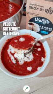 Velouté vegan de Noël butternut et betterave avec fromage végétal fondu