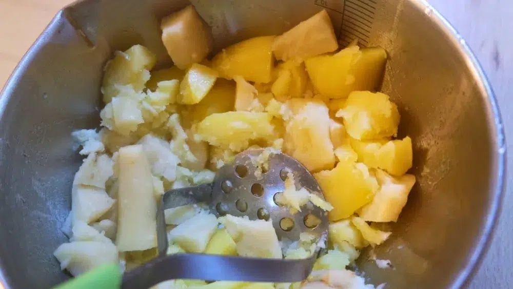 BLOG Hachis Parmentier Vegan aux légumes d'hiver (16) on écrase les pommes de terre