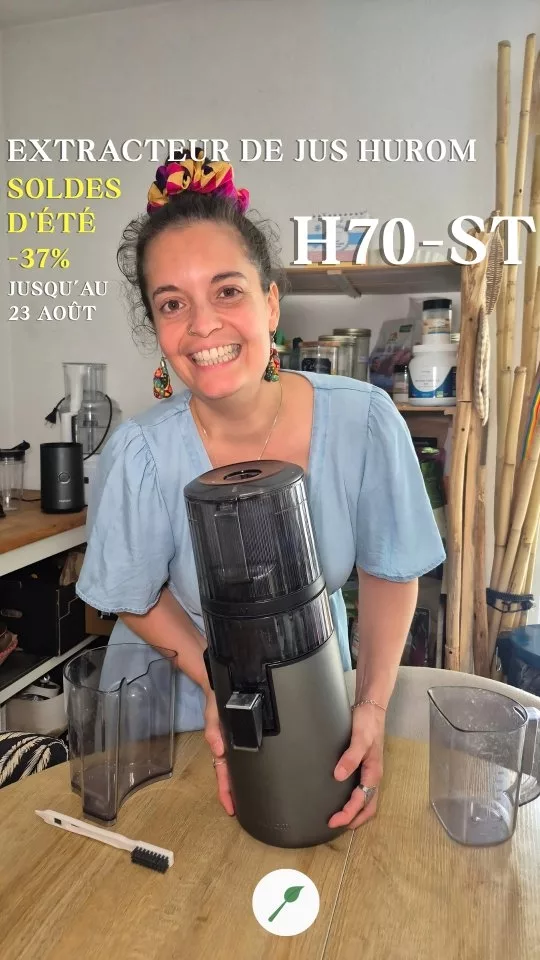 🪭 Soldes Hurom spécial rentrée 🖊️📚
-37% sur les extracteurs H70 🙏

Profitez des soldes d'été @huromofficial.fr pour vous équiper d'un extracteur de jus à froid avant la rentrée ! Jusqu'au 23 août, cumulez la réduction été (-30%) avec mon code partenaire CUISINENATURELLE10 (-10% supplémentaires) pour une économie totale de -37% sur toute la gamme H70 !

🔸 HUROM H70-ST: extracteur de jus vertical Pure Press
➡️ Prix habituel : 499€
➡️ Prix soldé + code promo : 314,37€
👉 Économie réelle : 184,63€

🔸 HUROM H70-FT: extracteur de jus Easy Press
➡️ Prix habituel : 599€
➡️ Prix soldé + code promo : 377,37€
👉 Économie réelle : 221,63€

❓Pourquoi choisir un extracteur de jus Hurom ?

Un extracteur de jus à froid (ou slow juicer) préserve les vitamines, enzymes et nutriments des fruits et légumes grâce à un pressage lent, sans chauffe ni oxydation contrairement à une centrifugeuse classique.
Idéal pour préparer des jus de légumes, laits végétaux maison, sorbets.

🌐Pour commander: https://www.hurom-europe.com/fr/?ref=caroline_cuisine
Code promo Hurom : CUISINENATURELLE10
📦 Livraison offerte
📅 Offre valable jusqu'au 23 août 2026.

[extracteur de jus Hurom, Hurom H70-ST, Hurom H70-FT, slow juicer, jus à froid, code promo Hurom, soldes été Hurom, lait végétal maison, alimentation vivante]

#extracteurdejus #slowjuicer #Huromfrance #alimentationvivante #jusdetox
Collaboration commerciale