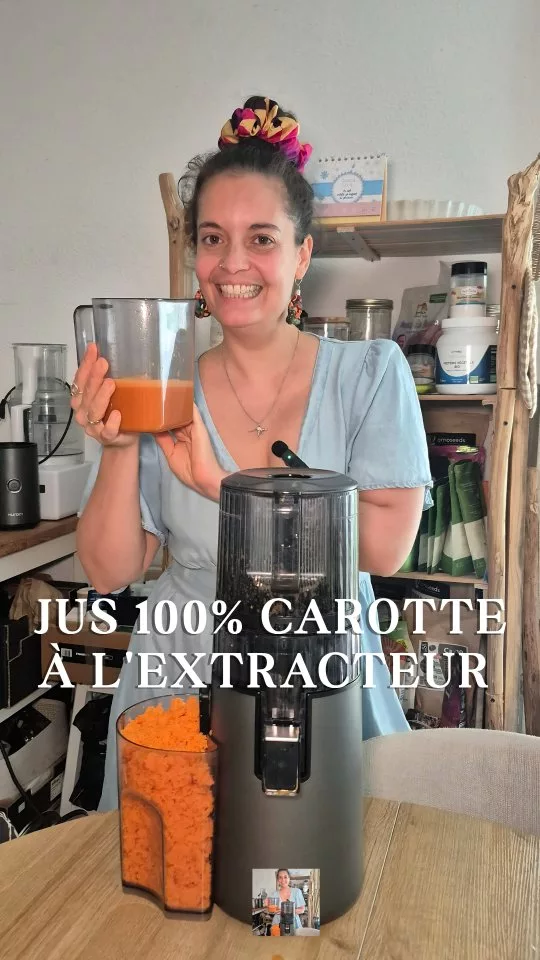 🥕 JUS DE CAROTTE À L'EXTRACTEUR 🪭 
Vous voulez vous lancer dans le juicing sans vous tromper ? Le jus de carotte est LA recette la plus simple et la plus accessible pour commencer cette aventure.
Un jus naturellement sucrée et digeste qui plaît à toute la famille dès le premier essai.

Réalisé avec mon extracteur de jus Hurom Purepress H70ST, ce jus conserve un maximum de nutriments grâce à la technologie d'extraction à froid, sans oxydation ni chauffe.

🌱 Les bienfaits du jus de carotte :
🔸 Riche en bêta-carotène pour une belle peau et une bonne vision
🔸 Source de vitamines B, C et K
🔸 Excellent pour le système immunitaire
🔸 Effet détox doux, idéal pour débuter
🔸 Riche en antioxydants qui protègent les cellules
🔸 Facile à digérer, même pour les intestins sensibles

🎁 PROMO -37% sur l'extracteur @huromofficial.fr Purepress H70ST (et sur le modèle H70FT de la gamme EasyPress).
H70ST passe de 499€ à seulement 314€ sur Hurom Europe !
👉 Code promo : CUISINENATURELLE10 
⏰ Valable jusqu'au 23 août
Lien en bio 🔗

Et vous, par quel jus avez-vous débuté ?

Belle fin de dimanche.

Caroline 🌻 

#jusdecarotte #recettedejus #extracteurdejus #hurom #juscarottemaison collaboration commerciale 

[Jus de carotte extracteur, recette jus de carotte, extracteur de jus Hurom, Hurom Purepress H70ST, promo Hurom, code promo Hurom Europe, juicing débutant, bienfaits jus de carotte, extraction à froid, jus détox carotte, jus de carotte maison]