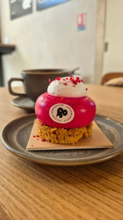 Pâtisserie Land&Monkeys à Aix-en-Provence: framboise et base pétales de maïs
